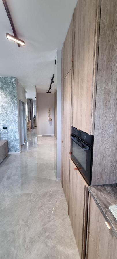 Apartment Premium Laki I Pola: Electric Blinds, A/c & Ev Charging *