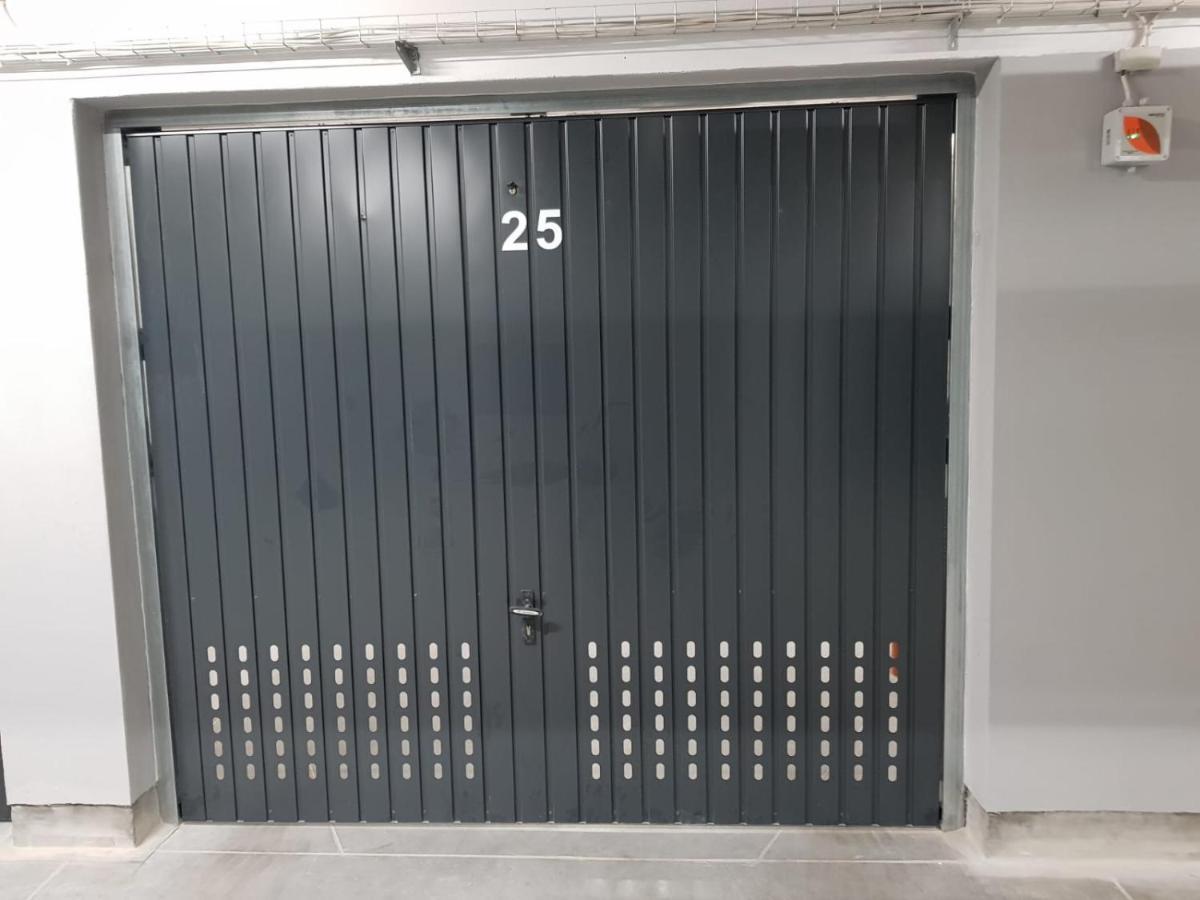Apartment Premium Laki I Pola: Electric Blinds, A/c & Ev Charging