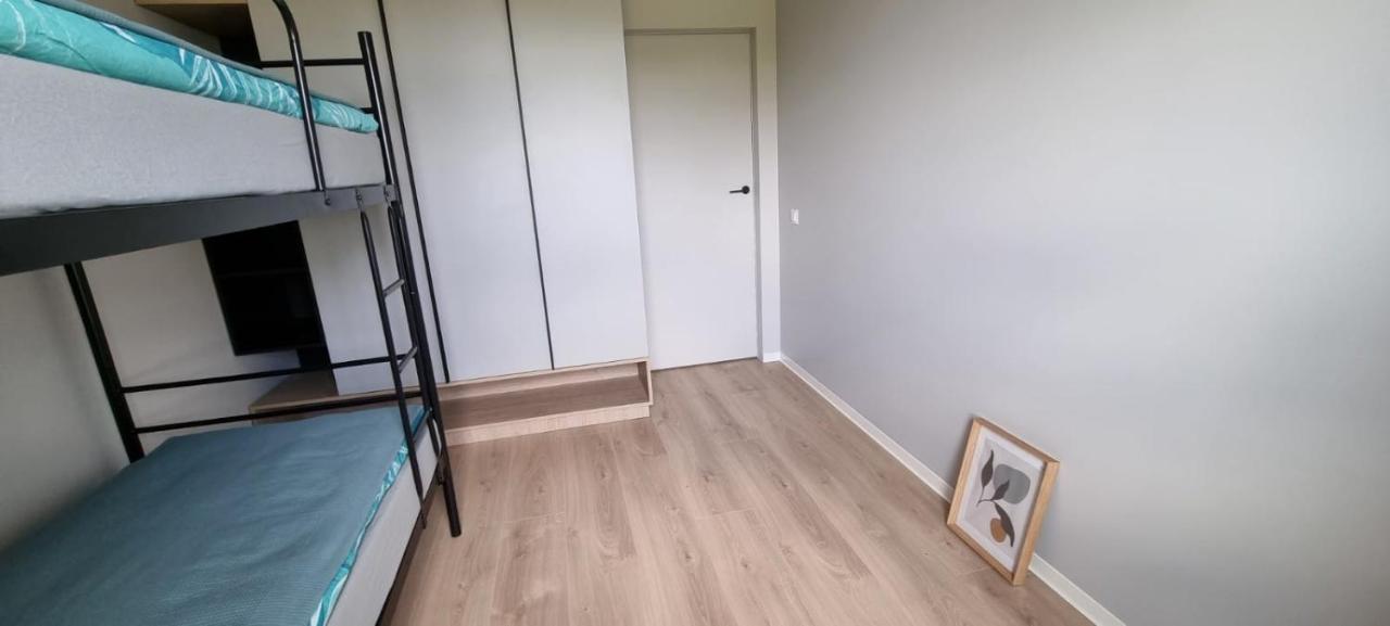 Premium Laki I Pola: Electric Blinds, A/c & Ev Charging Apartment *