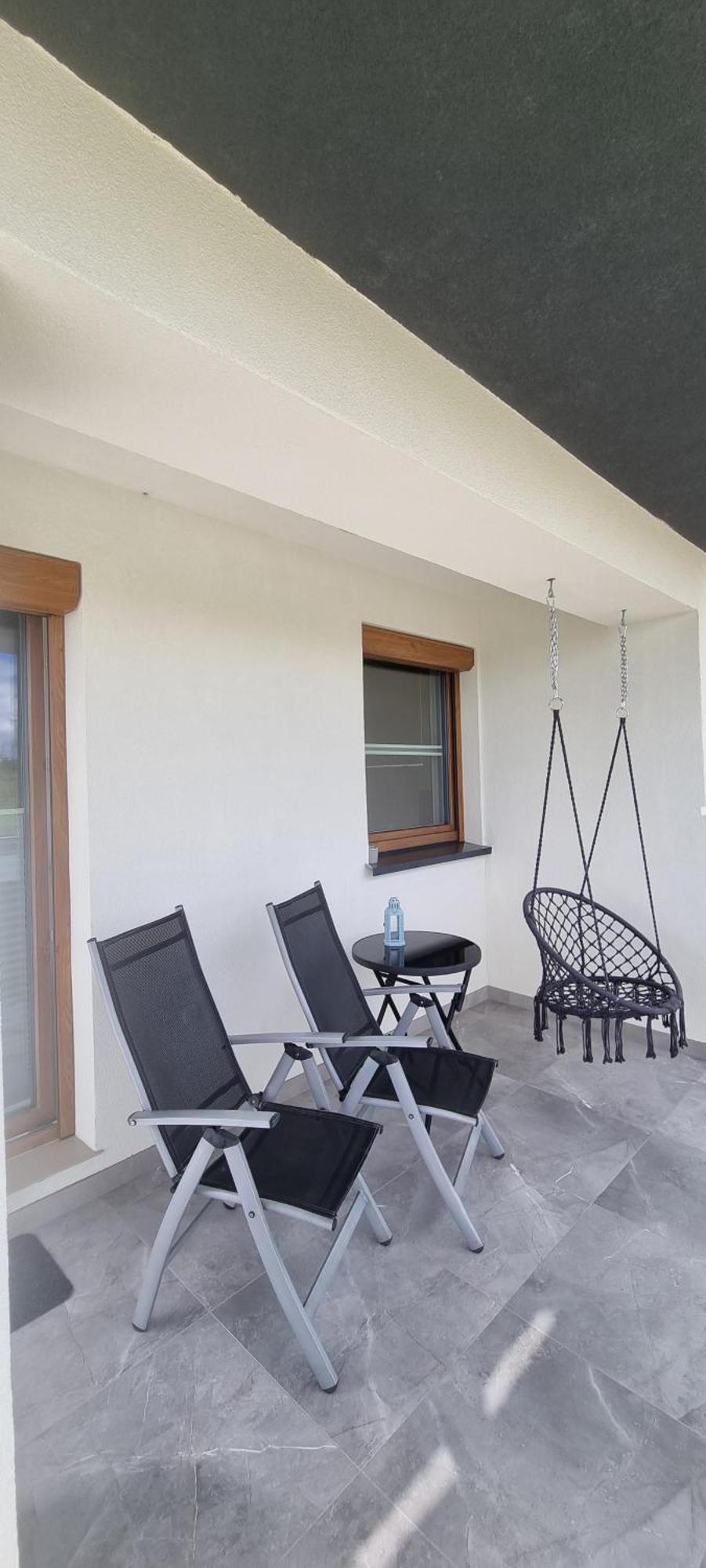 Premium Laki I Pola: Electric Blinds, A/c & Ev Charging Apartment *